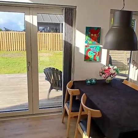 - Taet Pa By Og Blokhus